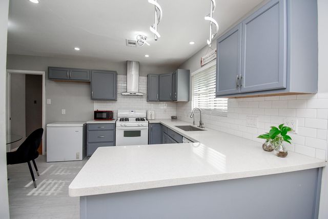 6817 Hendon Lane, Houston, TX 77074