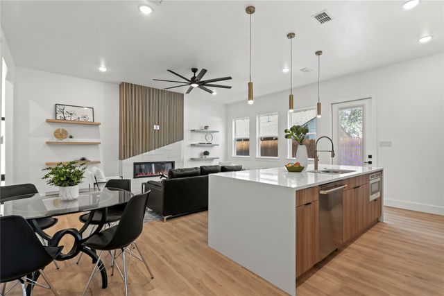 404 Cleaves Street, Dallas, TX 75203