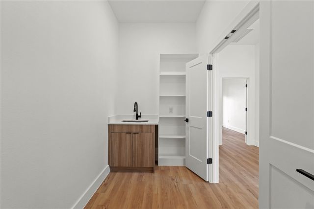 404 Cleaves Street, Dallas, TX 75203