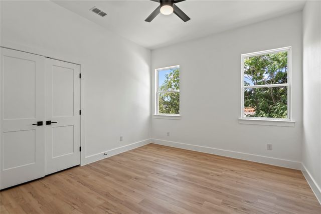 404 Cleaves Street, Dallas, TX 75203