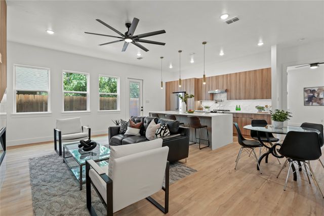 404 Cleaves Street, Dallas, TX 75203
