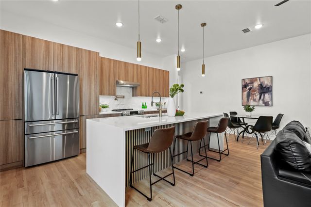 404 Cleaves Street, Dallas, TX 75203