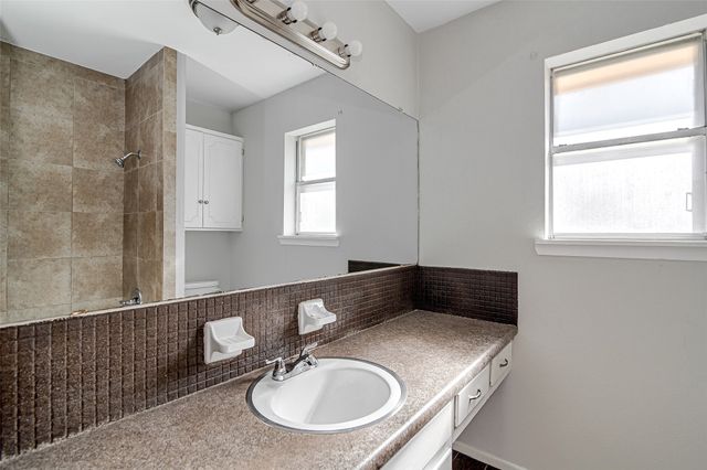 228 Lester Street, Burleson, TX 76028