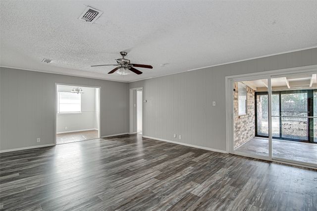 228 Lester Street, Burleson, TX 76028