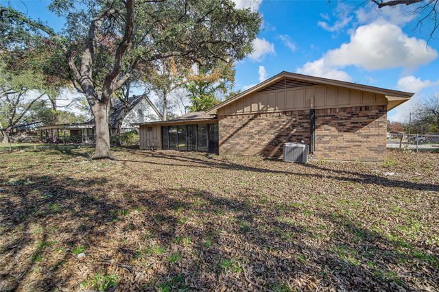 228 Lester Street, Burleson, TX 76028