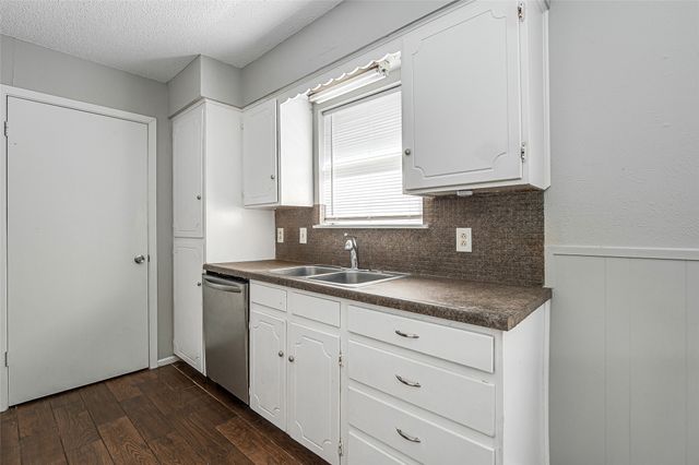 228 Lester Street, Burleson, TX 76028