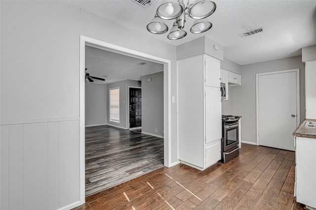 228 Lester Street, Burleson, TX 76028