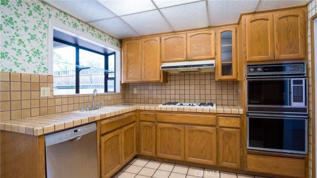 737 Dover, San Bernardino, CA 92407