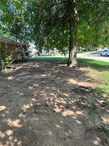 101 Burton Place, Edmond, OK 73013