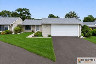 21 Celtis Plaza 21B, Monroe, NJ 08831