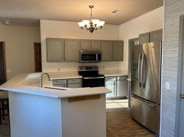 4611 Shorewood Drive, Arlington, TX 76016