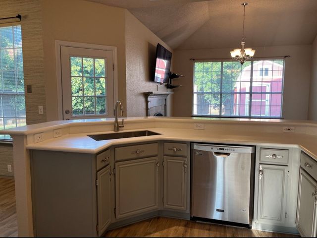 4611 Shorewood Drive, Arlington, TX 76016