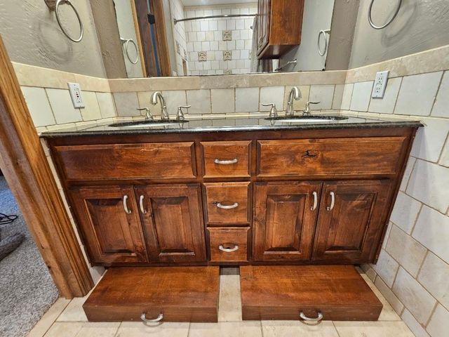 4611 Shorewood Drive, Arlington, TX 76016