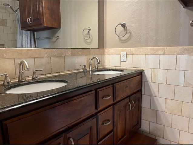 4611 Shorewood Drive, Arlington, TX 76016