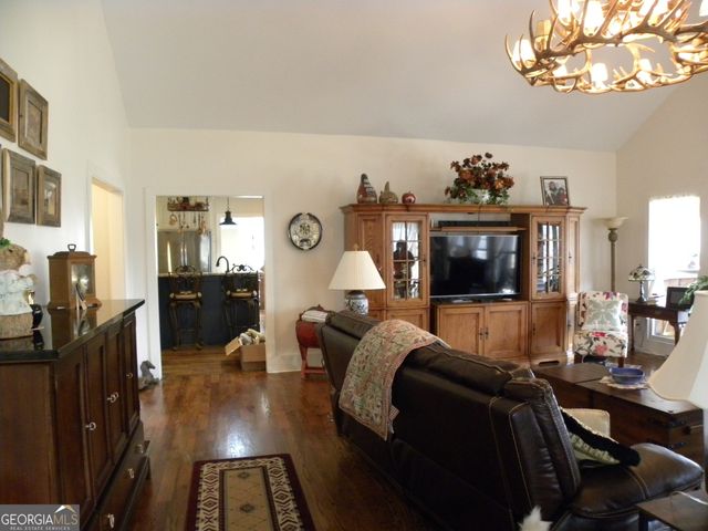 551 P. S. Road, Toccoa, GA 30577