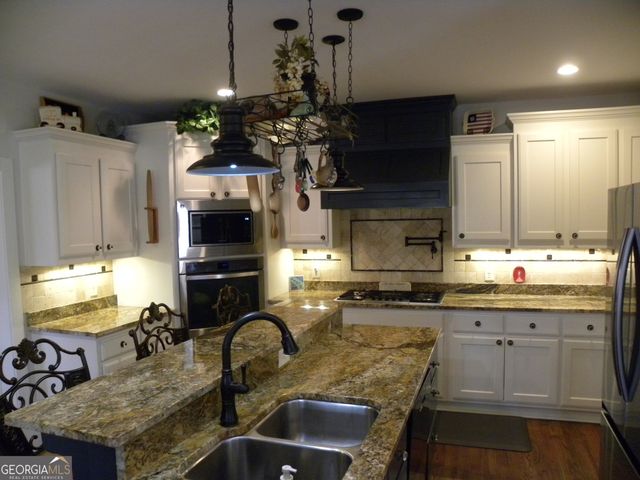 551 P. S. Road, Toccoa, GA 30577