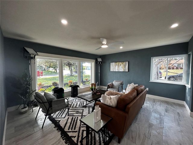 6370 CONNIEWOOD SQUARE, New Port Richey, FL 34653