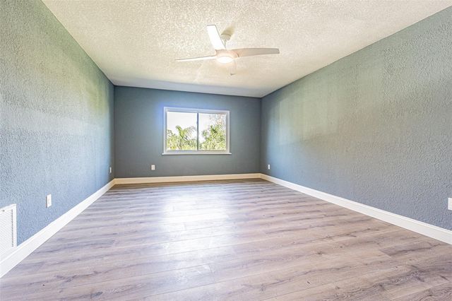 6370 CONNIEWOOD SQUARE, New Port Richey, FL 34653