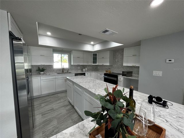 6370 CONNIEWOOD SQUARE, New Port Richey, FL 34653