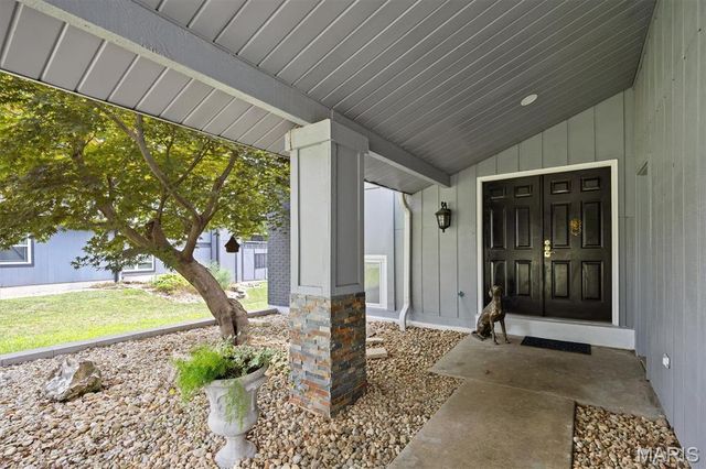 77 S Meadow Lane, Glen Carbon, IL 62034