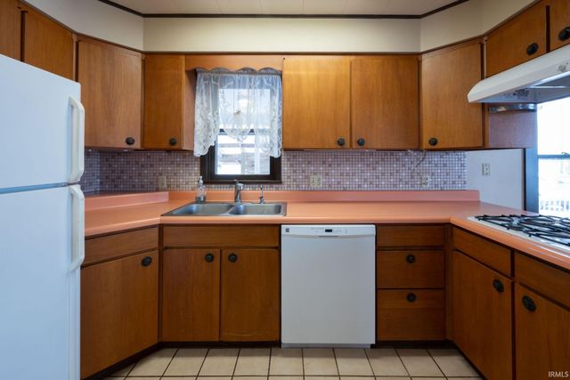 4246 S school Street, Laotto, IN 46763