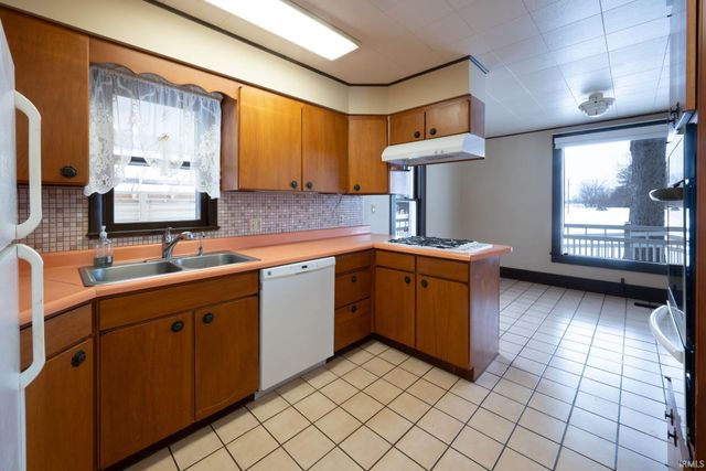 4246 S school Street, Laotto, IN 46763