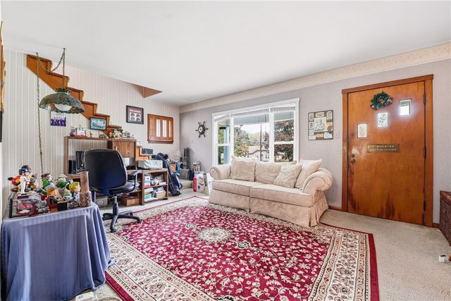 2060 Parkdale Avenue, Hermitage, PA 16148