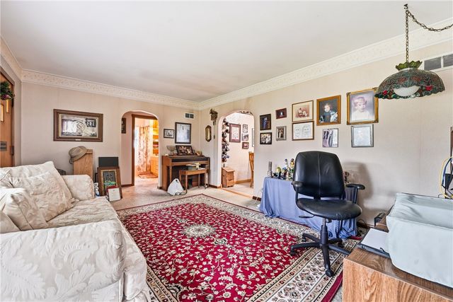 2060 Parkdale Avenue, Hermitage, PA 16148