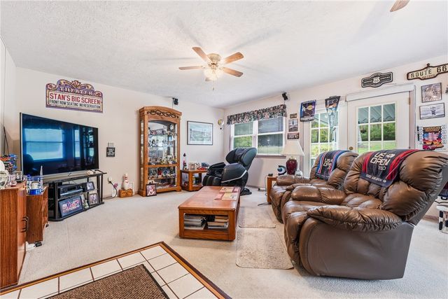 2060 Parkdale Avenue, Hermitage, PA 16148