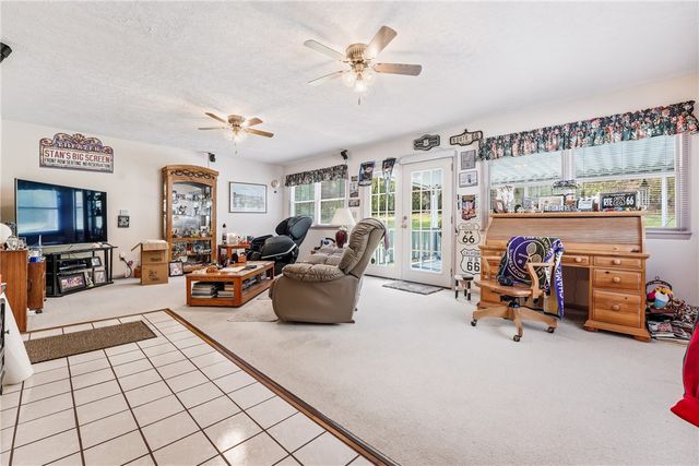 2060 Parkdale Avenue, Hermitage, PA 16148