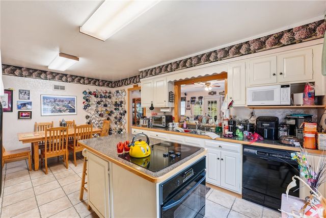 2060 Parkdale Avenue, Hermitage, PA 16148