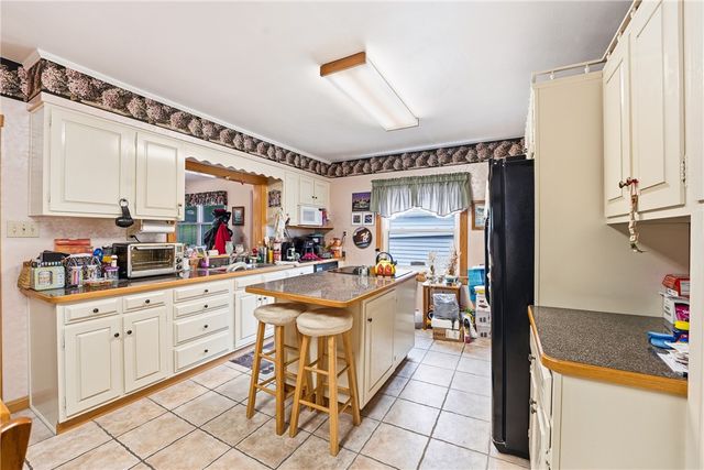 2060 Parkdale Avenue, Hermitage, PA 16148