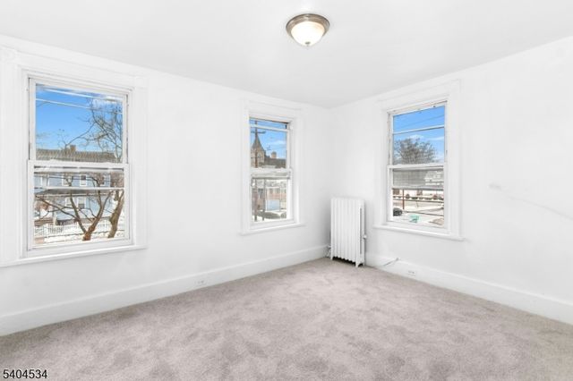 162 W 2nd Ave, Roselle Boro, NJ 07203