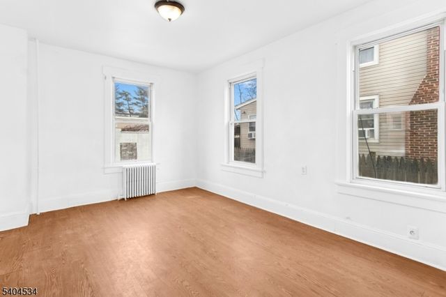 162 W 2nd Ave, Roselle Boro, NJ 07203