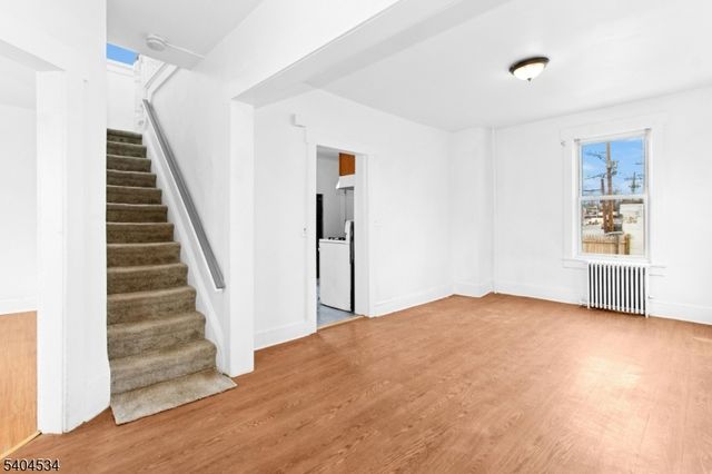 162 W 2nd Ave, Roselle Boro, NJ 07203