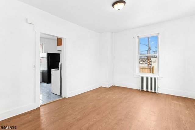 162 W 2nd Ave, Roselle Boro, NJ 07203