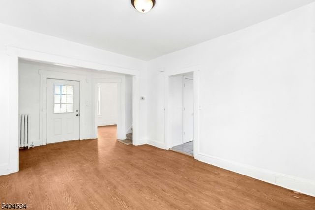 162 W 2nd Ave, Roselle Boro, NJ 07203