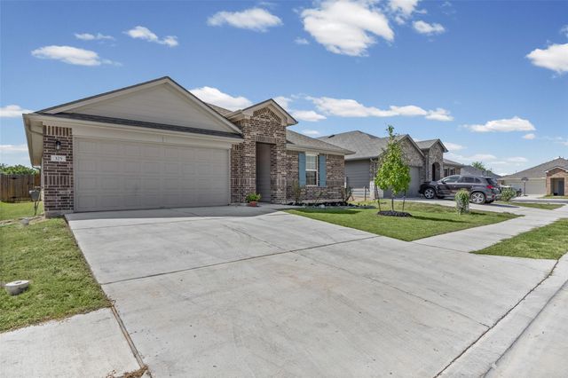 325 Granary DR, Uhland, TX 78640