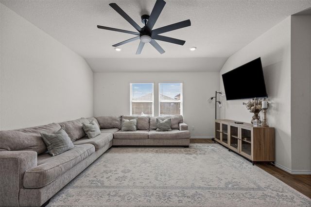 325 Granary DR, Uhland, TX 78640