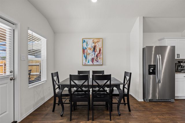325 Granary DR, Uhland, TX 78640