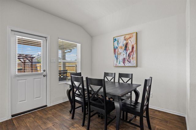 325 Granary DR, Uhland, TX 78640