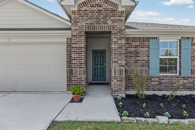 325 Granary DR, Uhland, TX 78640