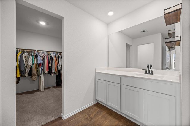 325 Granary DR, Uhland, TX 78640