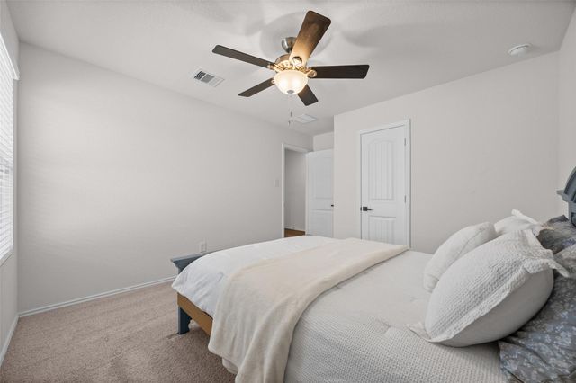 325 Granary DR, Uhland, TX 78640