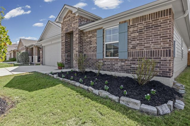 325 Granary DR, Uhland, TX 78640
