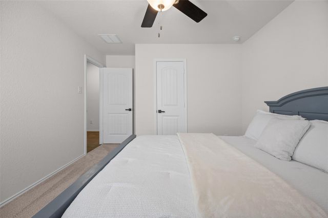 325 Granary DR, Uhland, TX 78640