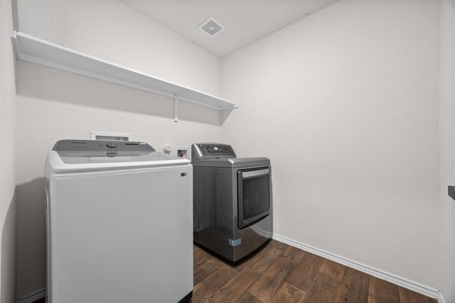 325 Granary DR, Uhland, TX 78640