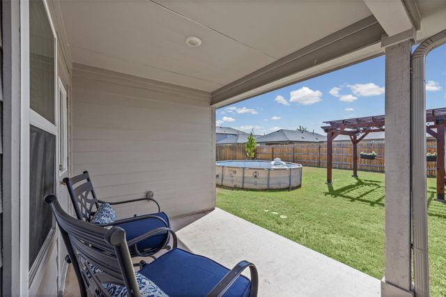 325 Granary DR, Uhland, TX 78640