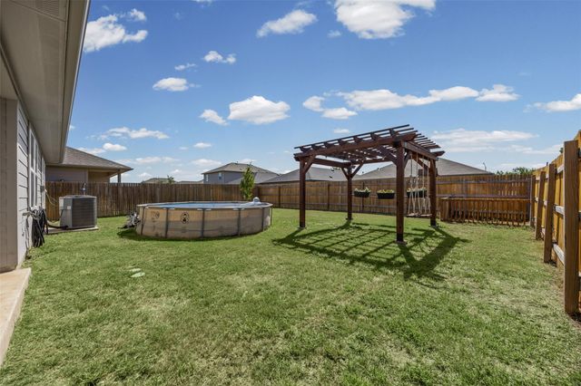 325 Granary DR, Uhland, TX 78640