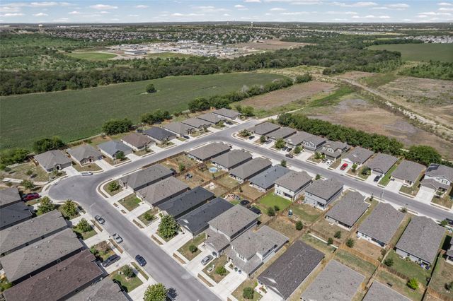 325 Granary DR, Uhland, TX 78640